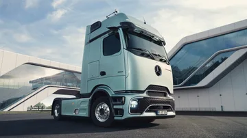 Transportør Trekkvogn Mercedes Actros i Warsaw Polen